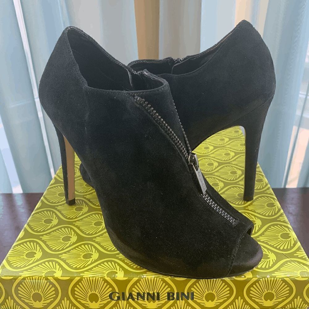 Gianni Bini Cadince Women's Suede Peep Toe Heel Shoes Black Size 7.5M